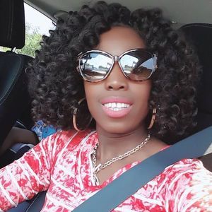 Meet your Posher, Cynthia